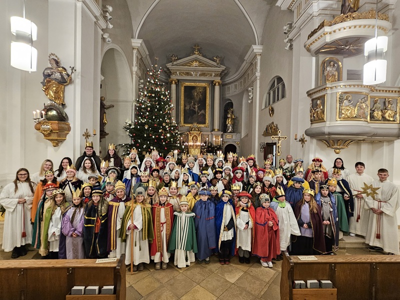 Bild "Pfarreiengemeinschaft:Sternsingeraussendung-Ruhmannsfelden-26.JPG"